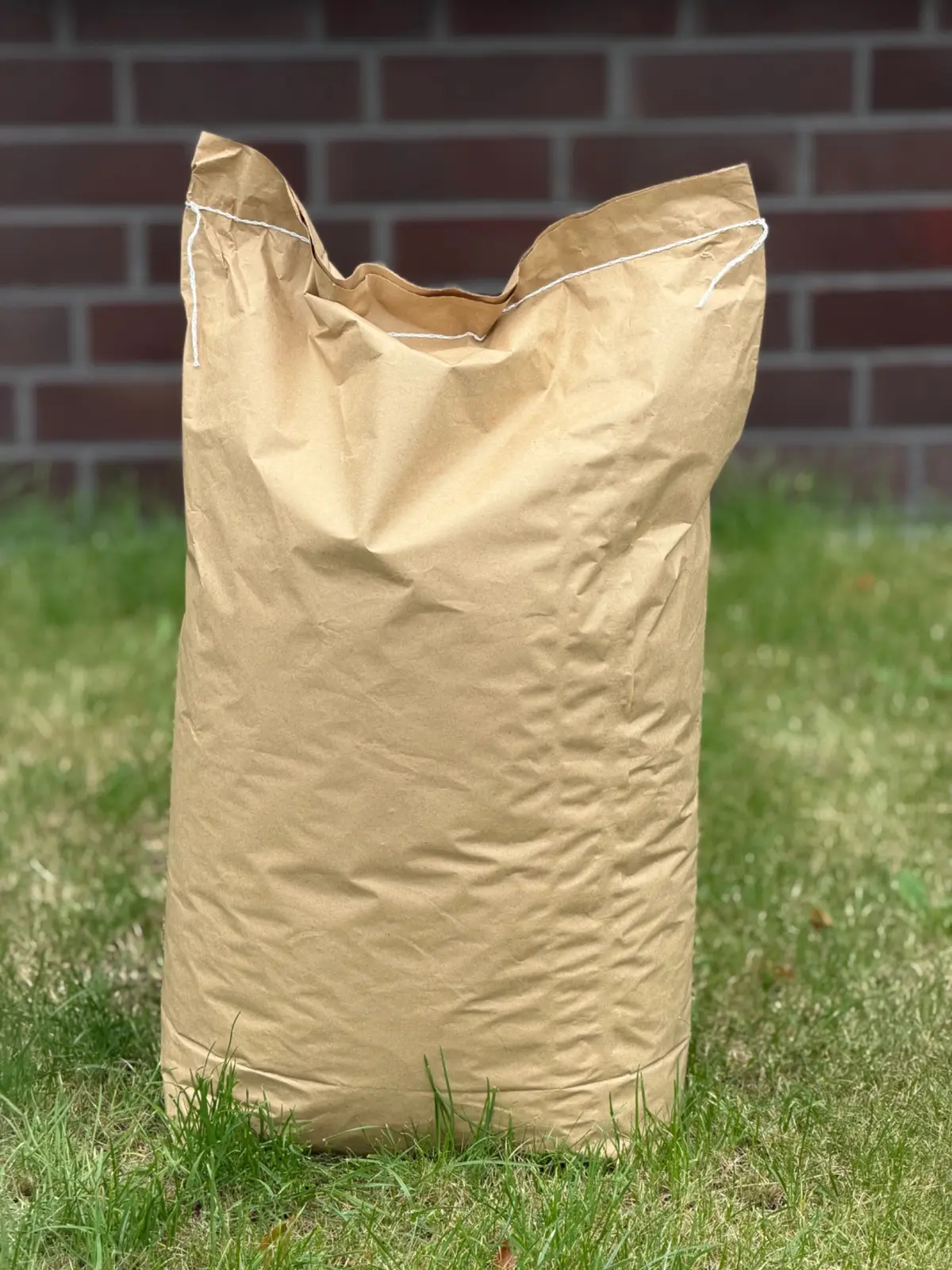 15-kg-Papiersack mit Holzpellets.